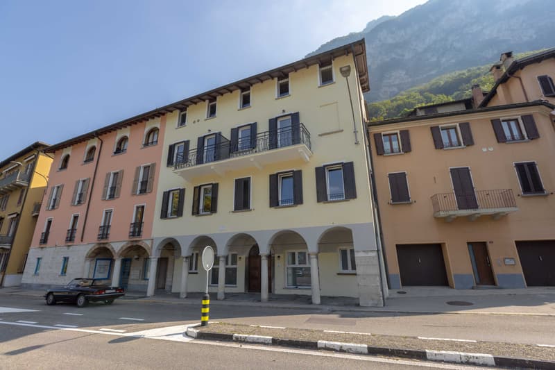CARATTERISTICO E SPAZIOSO 2.5 LOCALI COME NUOVO A CAPOLAGO (8)