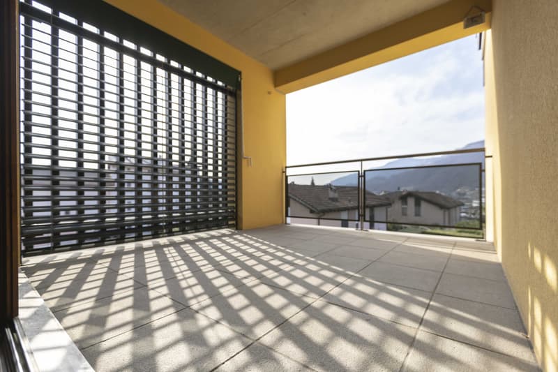 SPAZIOSO 4.5 LOCALI CON TERRAZZA E VISTA APERTA A CADEMPINO (2)