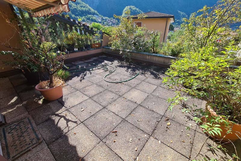 ACCOGLIENTE CASA 5.5 LOCALI IMMERSA NEL VERDE A MELANO (5)