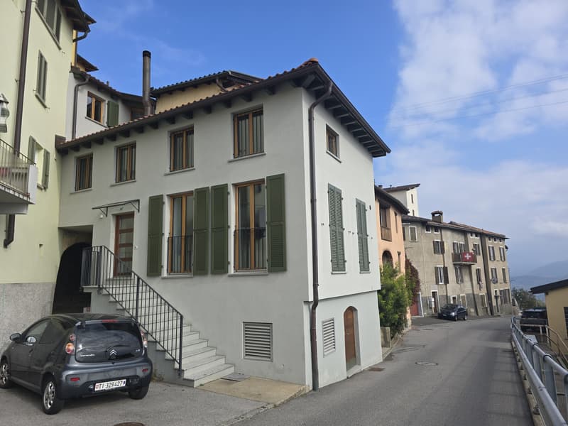 BELLA CASA RISTRUTTURATA 4.5 LOCALI VISTA LAGO A CADEMARIO (3)