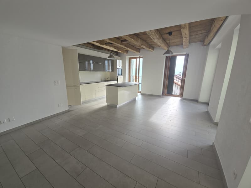 BELLA CASA RISTRUTTURATA 4.5 LOCALI VISTA LAGO A CADEMARIO (2)