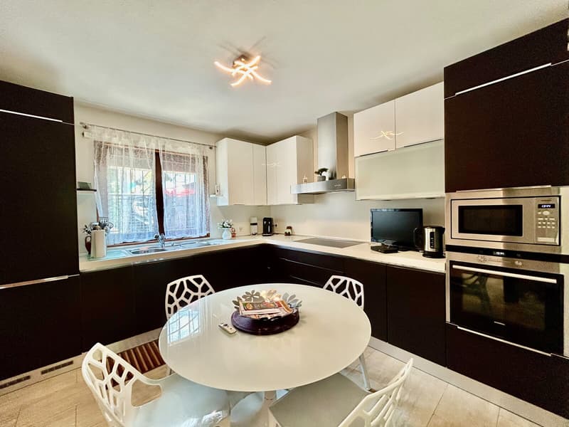 BELLISSIMA CASA DI 5.5 LOCALI CON GIARDINO A MEZZOVICO (2)