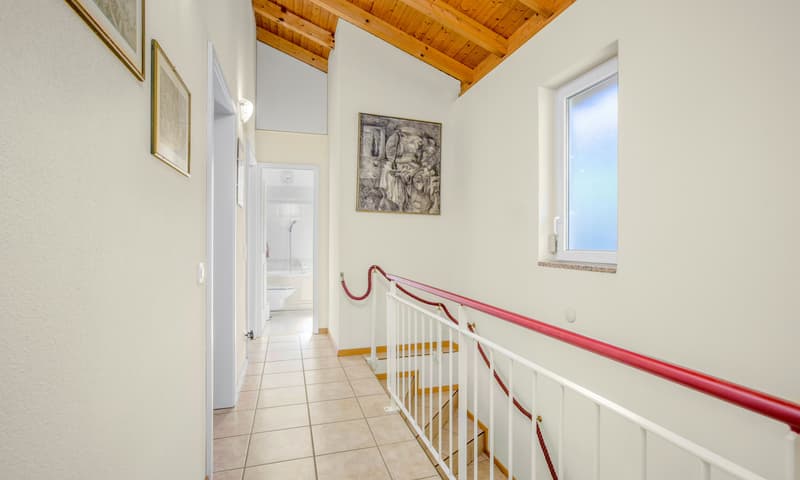 ELEGANTE VILLA DI 5.5 LOCALI CON GIARDINO PRIVATO A BARBENGO (6)