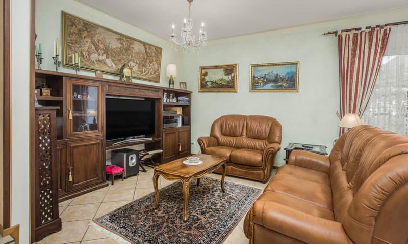ELEGANTE VILLA DI 5.5 LOCALI CON GIARDINO PRIVATO A BARBENGO (4)