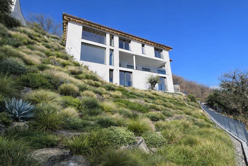 MAGNIFICA VILLA 7.5 LOCALI CON VISTA DA SOGNO A VICO MORCOTE (9)