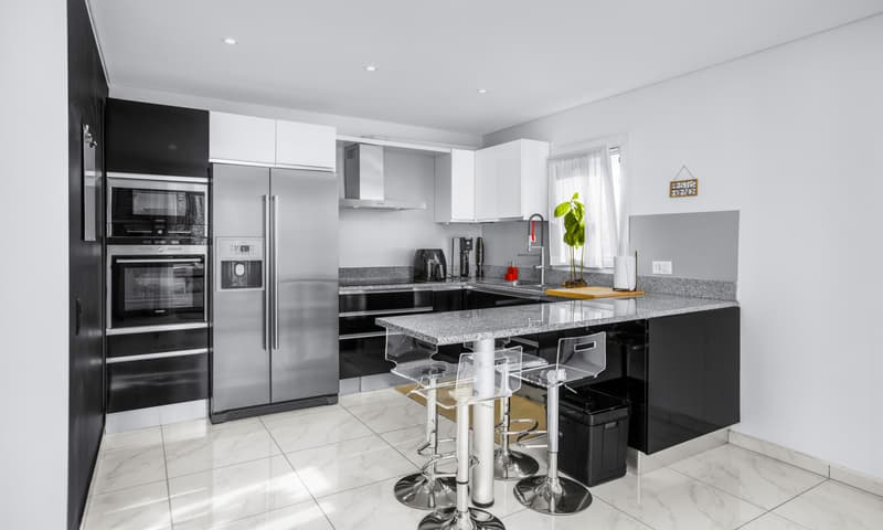 MODERNA E AMPIA VILLA BIFAMILIARE 6.5 CON PISCINA A BEDANO (2)
