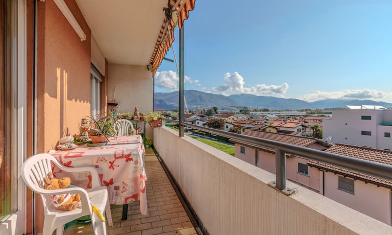 SPLENDIDO 4.5 LOCALI ULTIMO PIANO CON VISTA APERTA A STABIO (2)