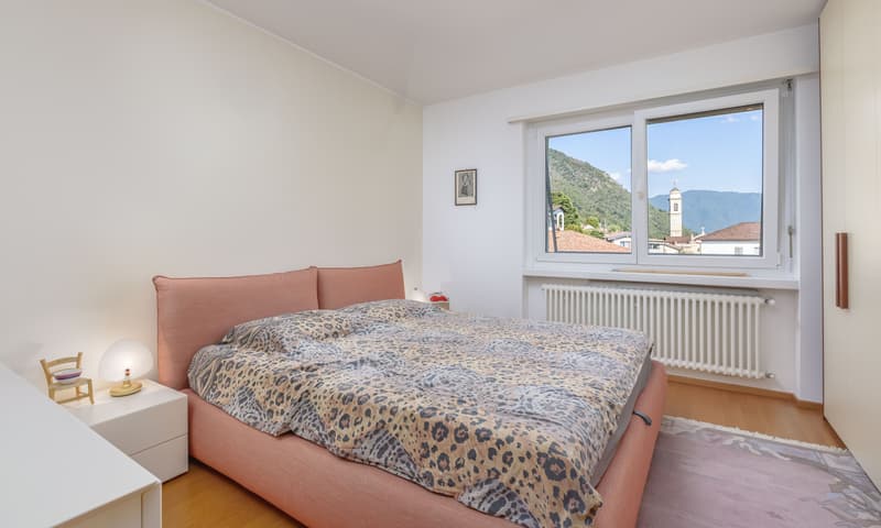 BELLISSIMO E AMPIO 4.5 CON VISTA APERTA A MORBIO INFERIORE (4)