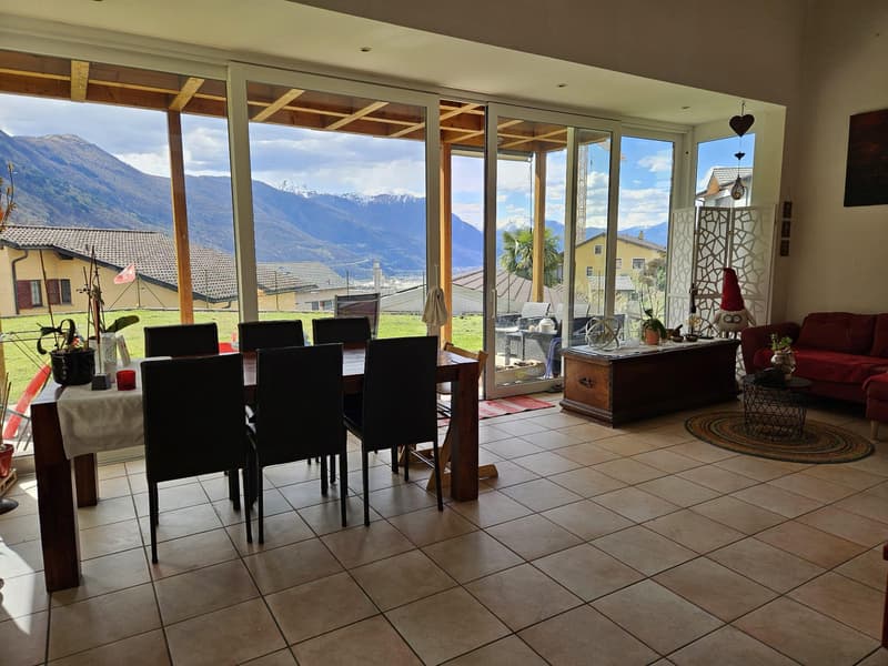 BELLISSIMA VILLA BIFAMILIARE 6.5 CON GIARDINO A GIUBIASCO (2)
