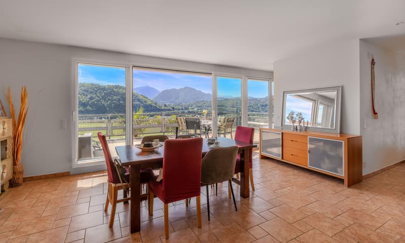AMPIA VILLA 4.5 LOCALI CON TERRAZZA GIARDINO E VISTA AD AGNO (4)