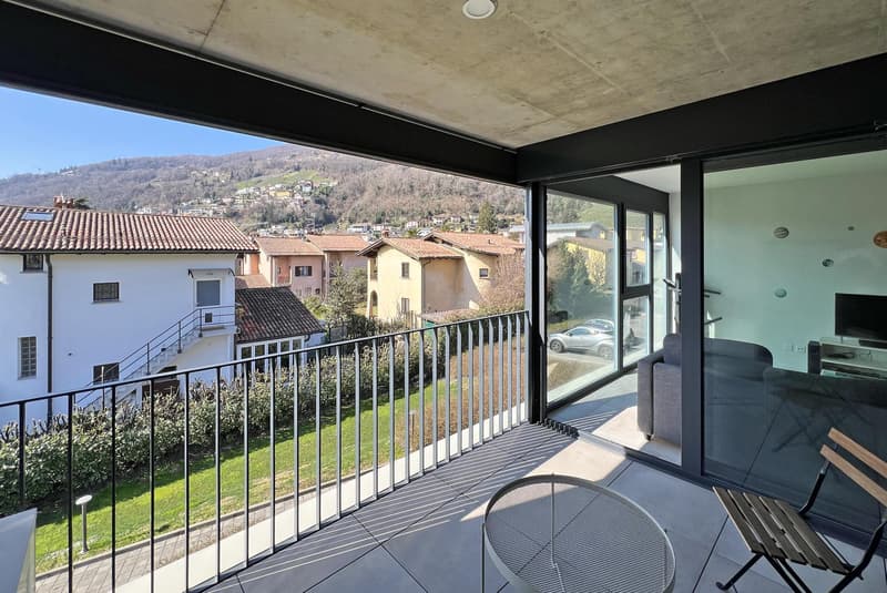 MERAVIGLIOSO ED ELEGANTE 2.5 LOCALI CON TERRAZZA AD AGNO (2)
