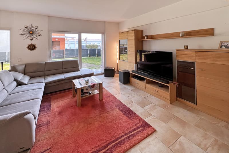 AMPIA VILLA 5.5 LOCALI CON GIARDINO PIANEGGIANTE A BESAZIO (4)