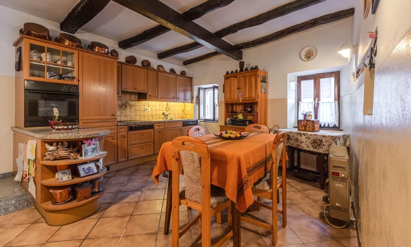 GRANDE CASA RUSTICA DI CHARME DI 4.5 LOCALI A CABBIO (4)