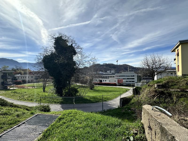 TERRENO CON LICENZA PER UNA VILLA DI PREGIO A COMANO (1)