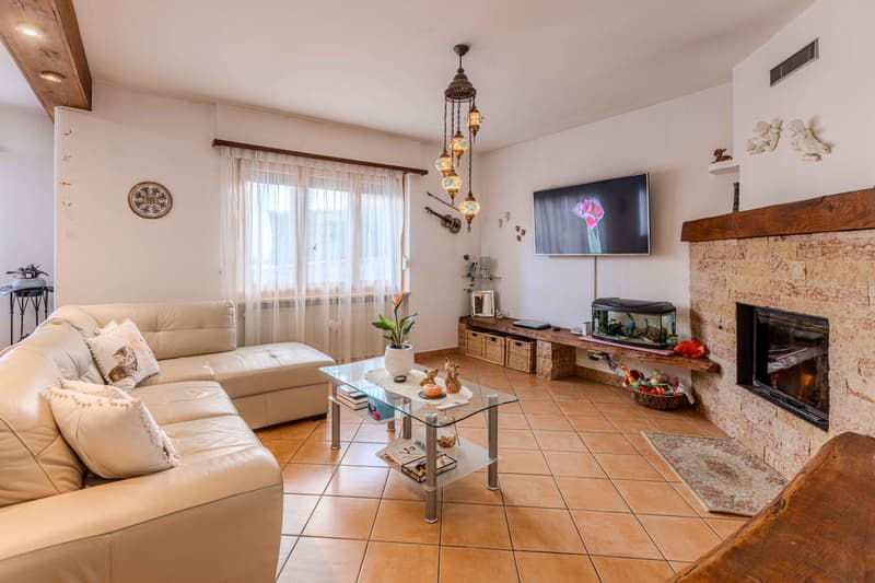 SPAZIOSA VILLA DI 6.5 LOCALI NEL VERDE A BRENO (2)
