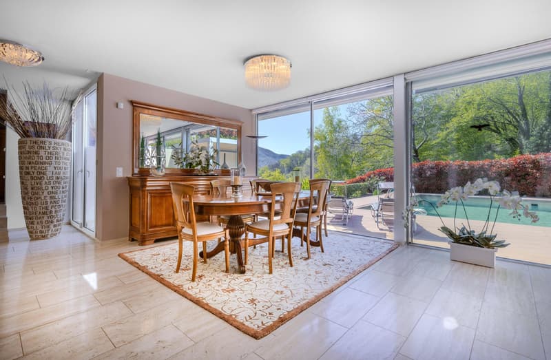 MERAVIGLIOSA VILLA NEL VERDE CON PISCINA VISTA LAGO A CARONA (3)