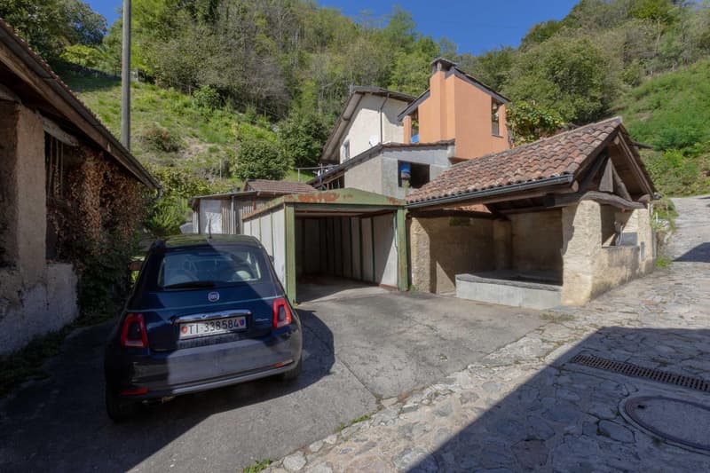 SPLENDIDO E COMODO 2.5 LOCALI CON CAMINO A CURIO (9)