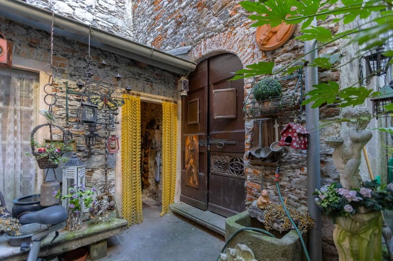 ROMANTICA VILLA STORICA 6.5 LOCALI CON CORTE A BRISSAGO (6)