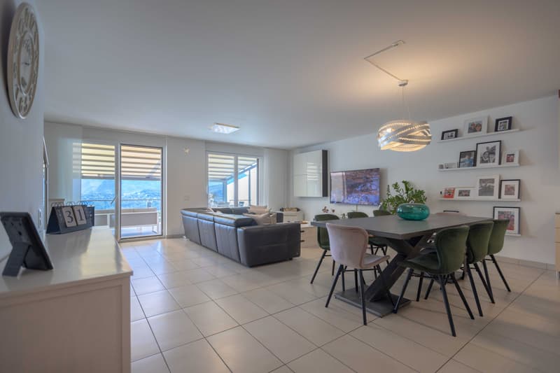 BELLISSIMA E MODERNA CASA 4.5 LOCALI CON VISTA LAGO A PURA (1)