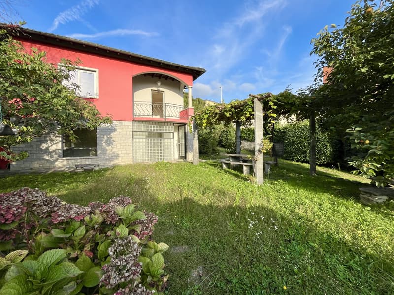 LUMINOSA VILLA 6.5 CON GIARDINO PIANEGGIANTE A BALERNA (2)