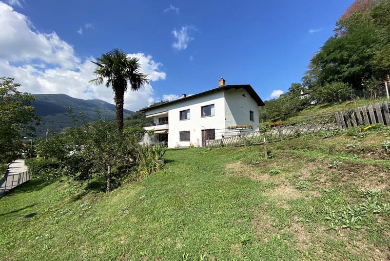 CASA BIFAMILIARE 8.5 LOCALI CON TERRENO EDIFICABILE A LAMONE (1)
