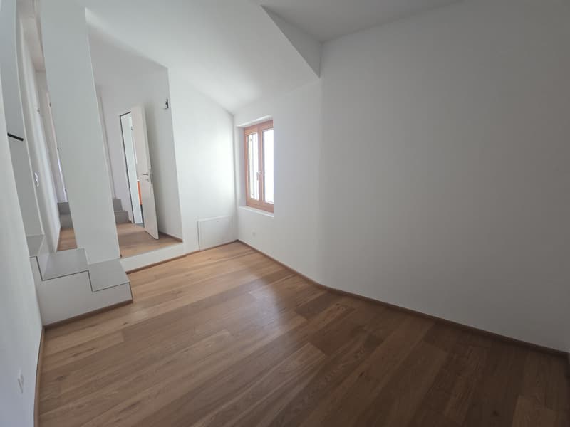 BELLA CASA RISTRUTTURATA 4.5 LOCALI VISTA LAGO A CADEMARIO (4)