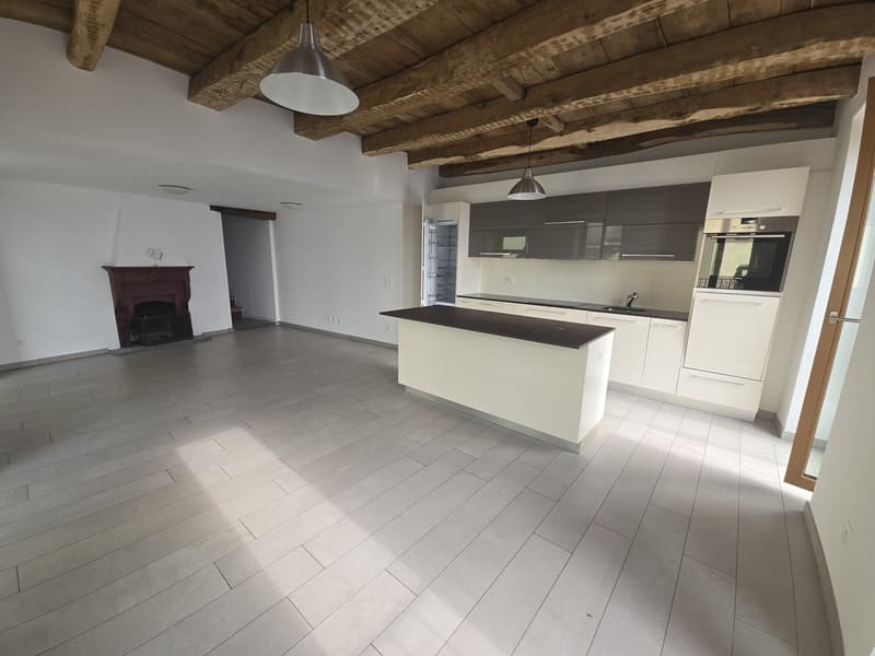 BELLA CASA RISTRUTTURATA 4.5 LOCALI VISTA LAGO A CADEMARIO (1)