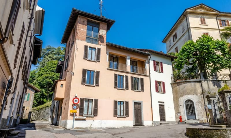 CASA STORICA DI 8.5 LOCALI DA RINNOVARE A CASTELROTTO (1)