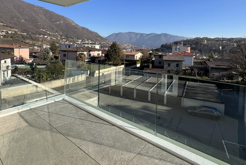 MODERNO 2.5 LOCALI CON VISTA APERTA COME NUOVO A VACALLO (4)
