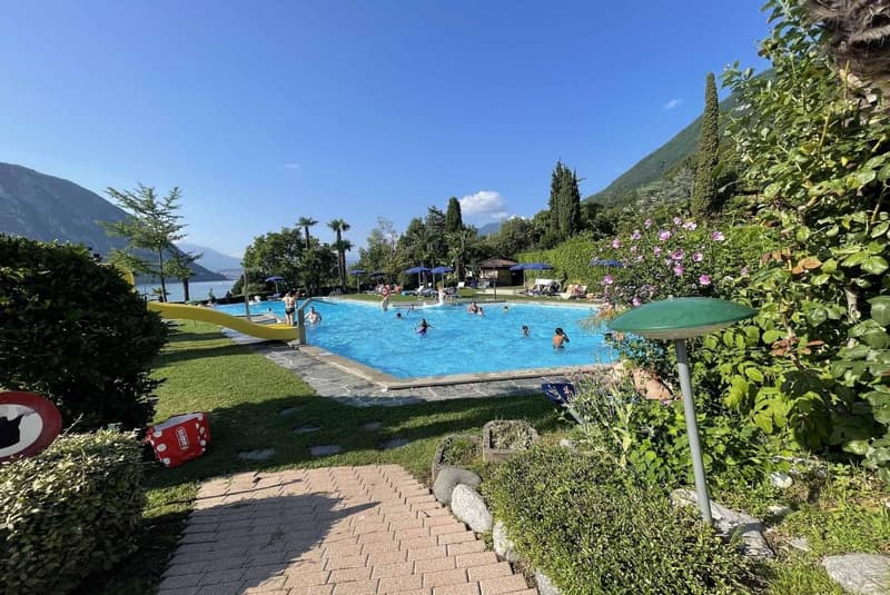AFFITTASI 2.5 ARREDATO IN RESIDENCE CON PISCINA A BISSONE (8)