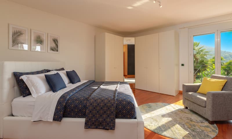 SPLENDIDA VILLA 7.5 LOCALI CON GIARDINO PRIVATO A MONTEGGIO (1)