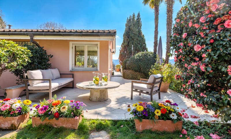 SPLENDIDA VILLA CON PISCINA E AMPI SPAZI ESTERNI A CURIO (5)