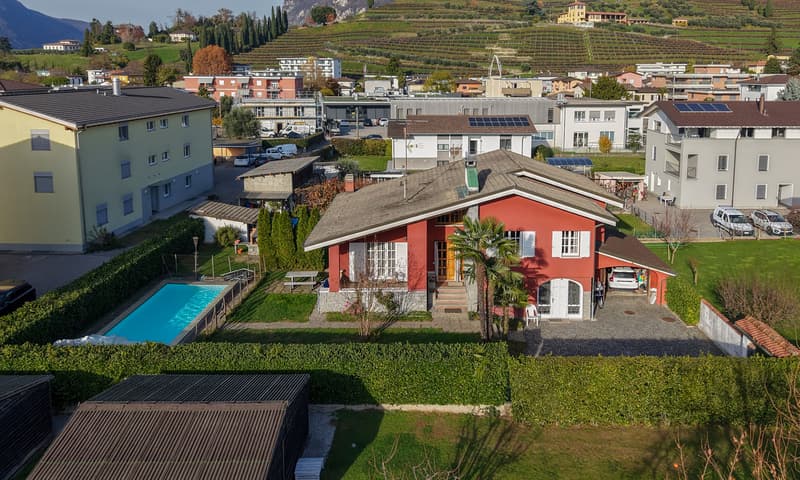 LUMINOSA VILLA 4.5 CON PISCINA E GRANDE TERRENO A COLDRERIO (3)