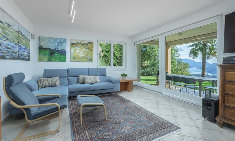 SPLENDIDA VILLA VISTA LAGO 7.5 LOCALI NEL VERDE A NEGGIO (3)