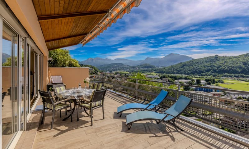 AMPIA VILLA 4.5 LOCALI CON TERRAZZA GIARDINO E VISTA AD AGNO (3)