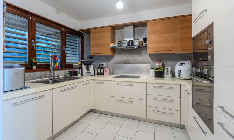 STUPENDA VILLA GEMELLA 5.5 CON VISTA LAGO PARZIALE AD AGNO (1)