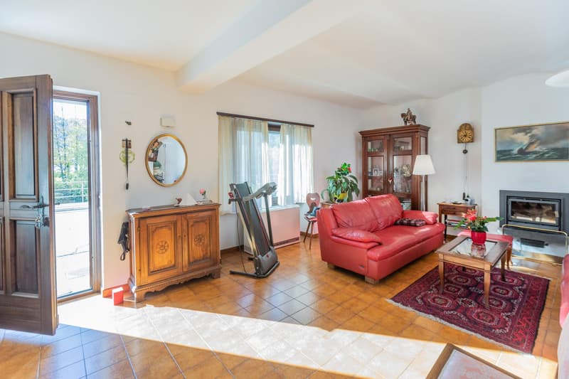 SPLENDIDA CASA DI 3.5 LOCALI CON TERRAZZE A PONTE TRESA (1)