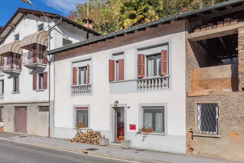 SPLENDIDA CASA DI 3.5 LOCALI CON TERRAZZE A PONTE TRESA (3)
