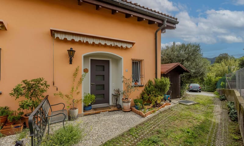 ELEGANTE CASA DI 3.5 LOCALI CON GIARDINO A CASTEL SAN PIETRO (2)