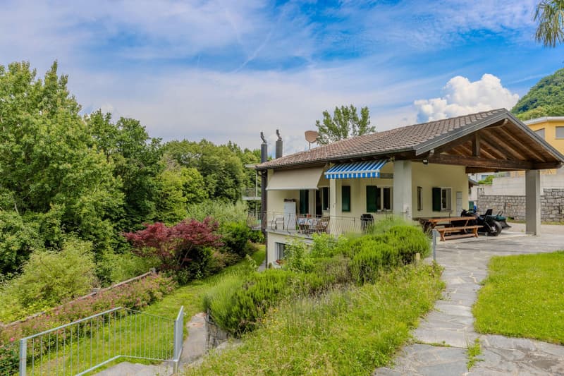 SPAZIOSA VILLA BIFAMILIARE 6.5 CON GIARDINO A CARABBIA (2)