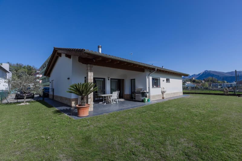SPLENDIDA VILLA 6.5 LOCALI SU UN PIANO CON GIARDINO A STABIO (2)