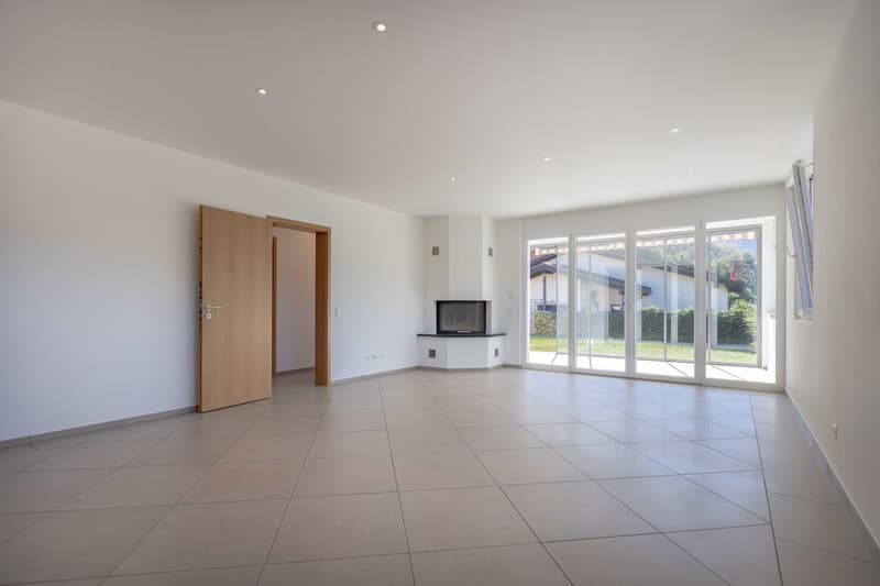 AMPIA VILLA 5.5 CON GIARDINO E VISTA LAGO IN COLLINA D'ORO (3)