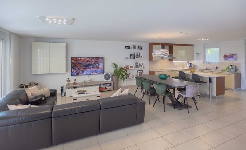 BELLISSIMA E MODERNA CASA 4.5 LOCALI CON VISTA LAGO A PURA (1)