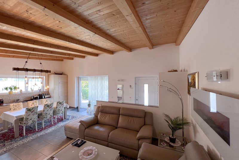 ACCOGLIENTE DUPLEX DI 4.5 LOCALI CON AREA ESTERNA A MAGLIASO (1)