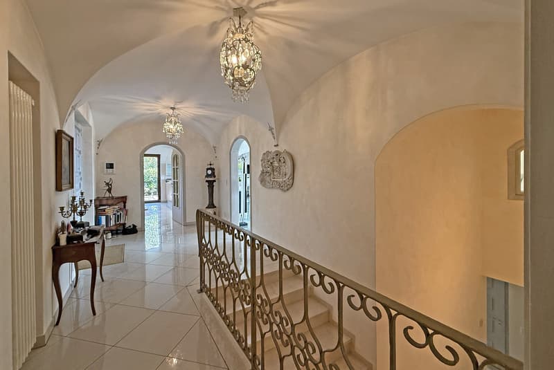 STUPENDA VILLA 5.5 CON VISTA LAGO E PISCINA INTERNA A PURA (11)