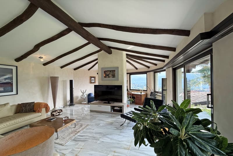 STUPENDA VILLA 5.5 CON VISTA LAGO E PISCINA INTERNA A PURA (1)