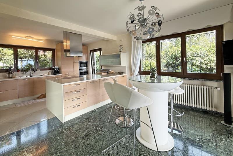 STUPENDA VILLA 5.5 CON VISTA LAGO E PISCINA INTERNA A PURA (3)