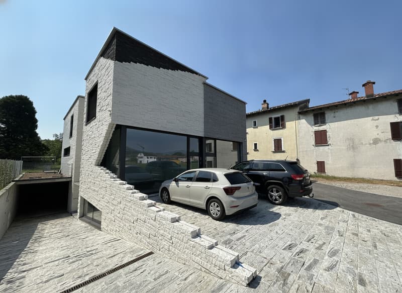 AFFITTASI LOCALE COMMERCIALE IN AREA STRATEGICA A NOVAZZANO (8)