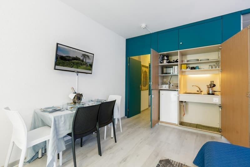 AFFITTASI 2.5 ARREDATO IN RESIDENCE CON PISCINA A BISSONE (5)