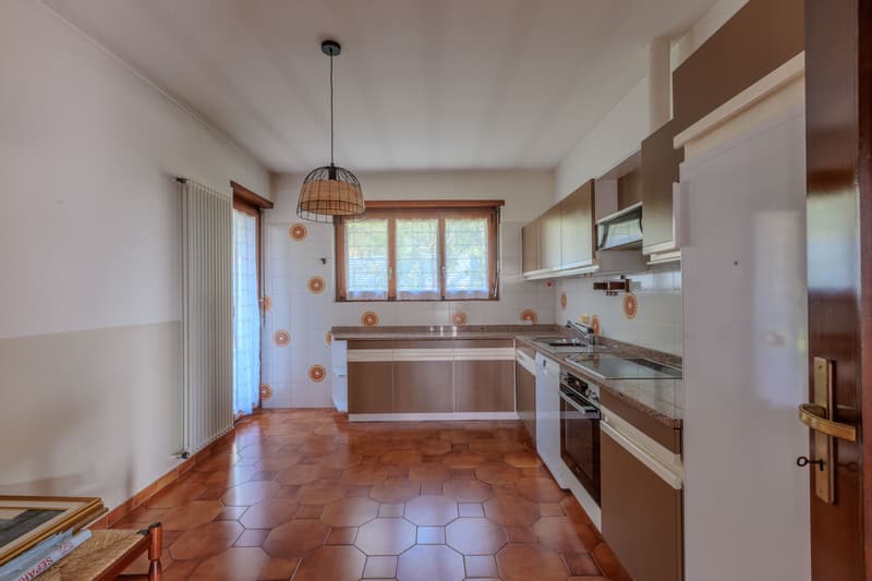 VILLA DI 6.5 LOCALI CON AMPIO GIARDINO E PRIVACY A CORTEGLIA (6)